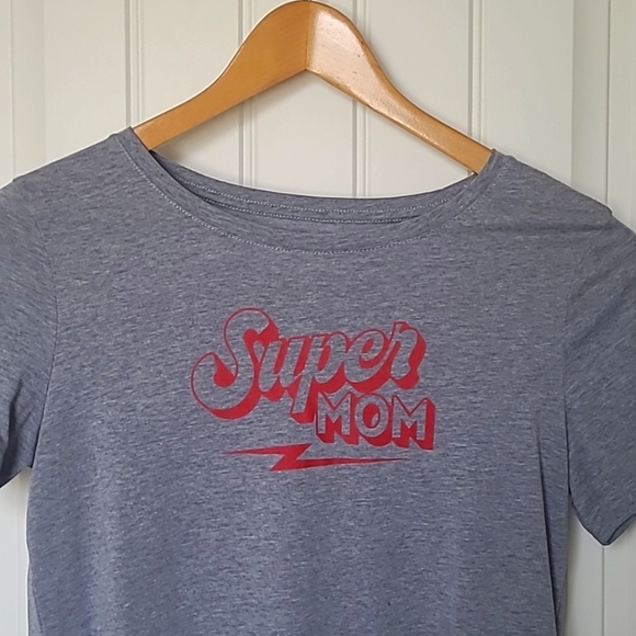 Super Mom Tee - Picture 1 of 4